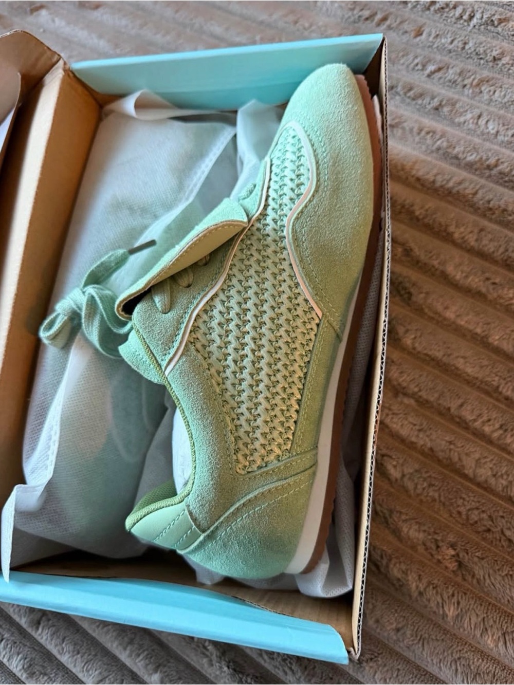 VEPOSE green sneakers [size 7.5]